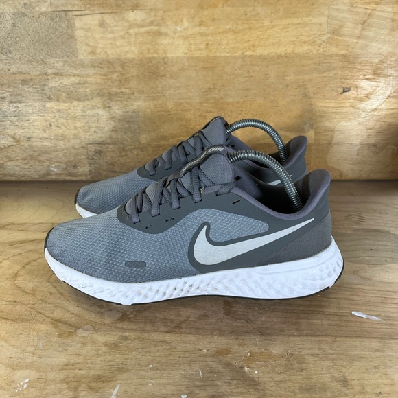 Nike Revolution 5 Womens Size 10 Running Shoes Sneakers Gray White BQ3207-005 - Picture 3 of 8